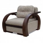 Кресло-кровать с деревянными подлокотниками