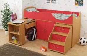 красная двухуровневая кровать для ребенка