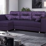 фиолетовый диван уголок с подушками