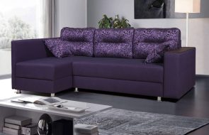 фиолетовый диван уголок с подушками