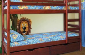 деревянная кровать в детскую