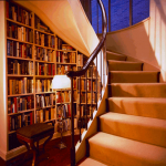 книжный шкаф под лестницей