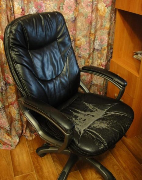 компьютерное кресло старое