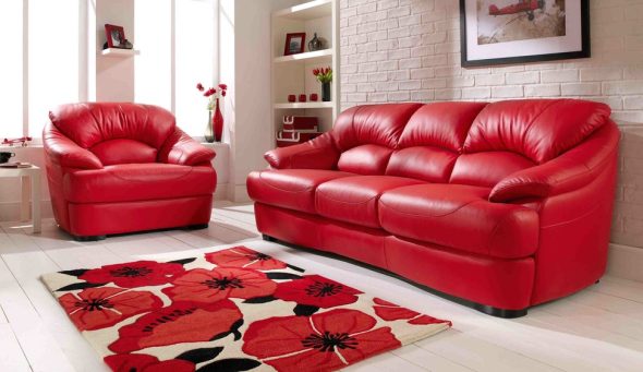 красный диван в интерьере