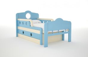 Кровать детская раздвижная в голубых тонах