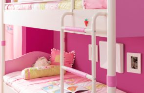 розовая кровать для девочек
