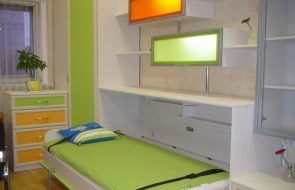 Кровать откидная горизонтальная в детской комнате