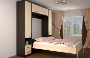 подъемная кровать в небольшой комнате