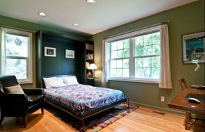 подъемная кровать в зеленой комнате