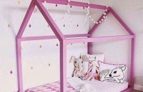 розовый домик кровать