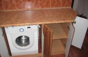 спрятанная стиральная машина на кухне