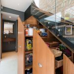 ящики и шкафчики для продуктов под лестницей