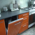 Посудомоечная машина машина в интерьере кухни фото