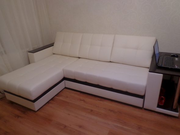 Угловой диван из экокожи