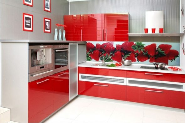 кухонный фартук из стекла для красной кухни