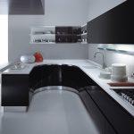 Кухонный гарнитур черно-белого цвета