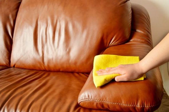 Как почистить кожаный диван: выбор моющего средства для ухода