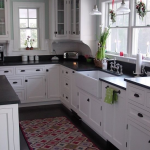белый кухонный гарнитур оформление кухни