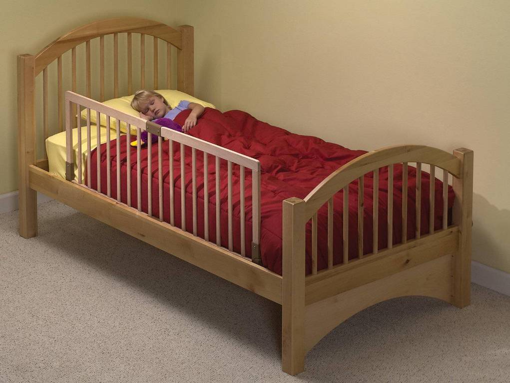 делаем кроватку для ребенка сами