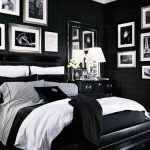 комната в черном цвете