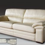 красивый кожаный диван белого цвета
