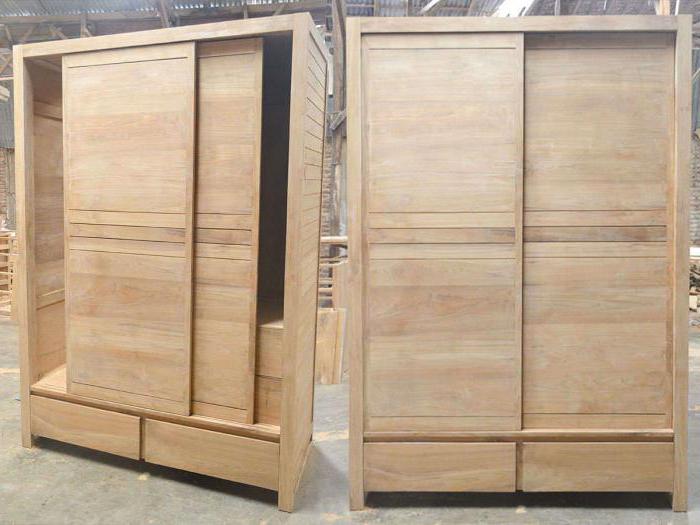 Встроенный шкаф из дерева