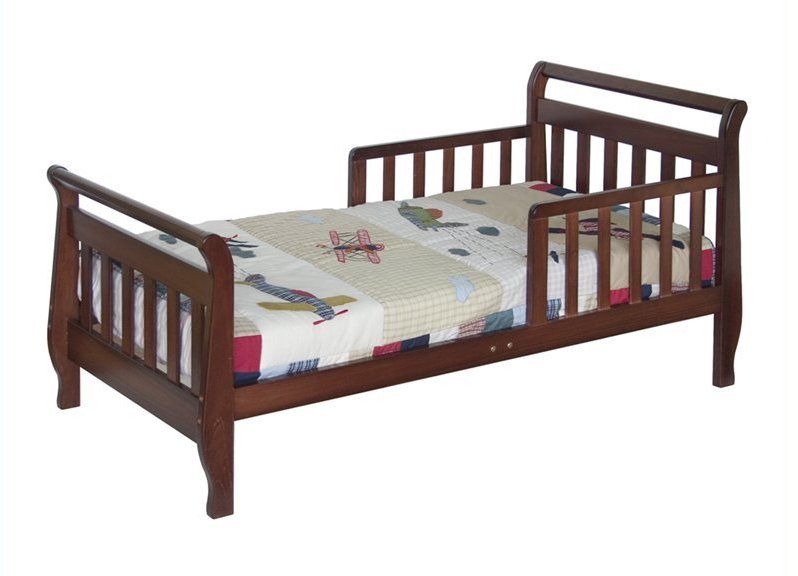 Кровать из натурального дерева для ребенка