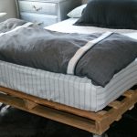 кровать из паллетов фото