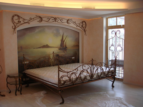 Фотообои в изголовье кровати – простой и стильный вариант оформления комнаты