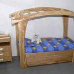 кровать из дерева для детей