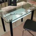 Квадратный стеклянный стол