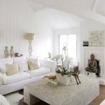 белая мебель в светлой гостиной
