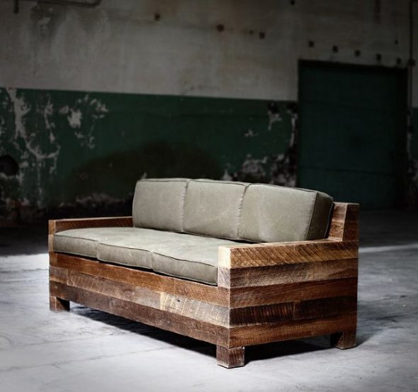 деревянный диван в комнату