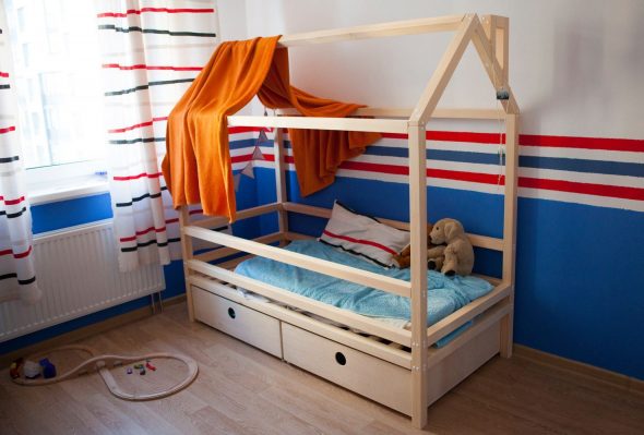 детская кровать домик
