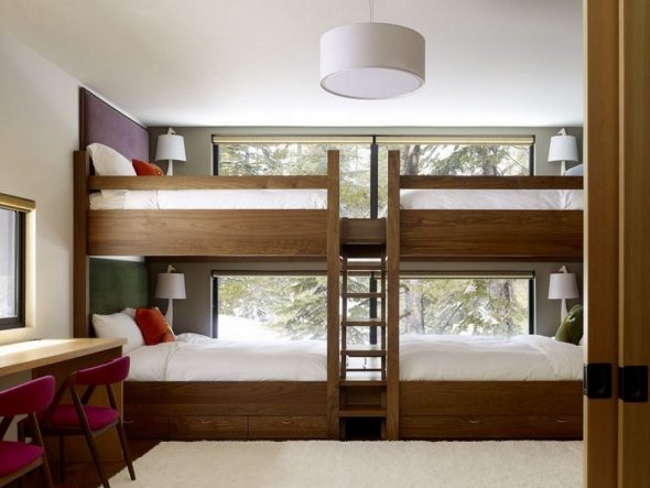 двухъярусная кровать из дерева