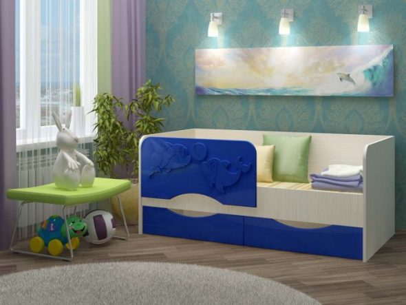 кровать дельфин синего цвета