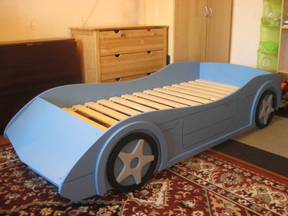 кровать машина с ламелями