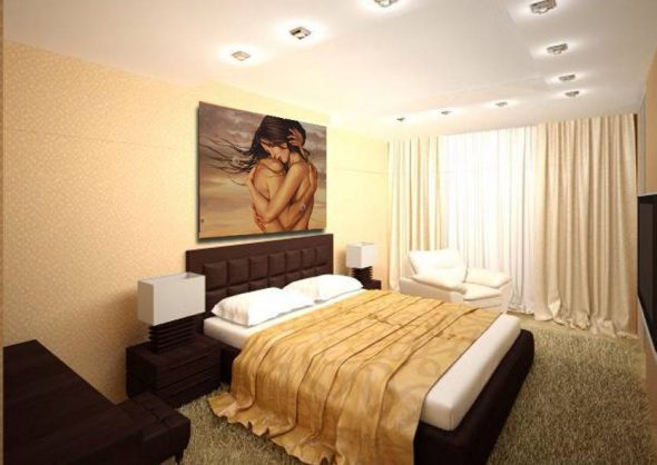 Хорошо в спальню повесить картину с изображением романтической пары — мужчины и женщины.