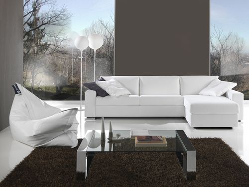белый красивый диван