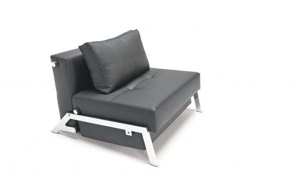 черное кожаное кресло-кровать