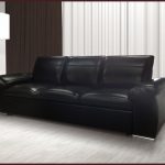 черный кожаный диван
