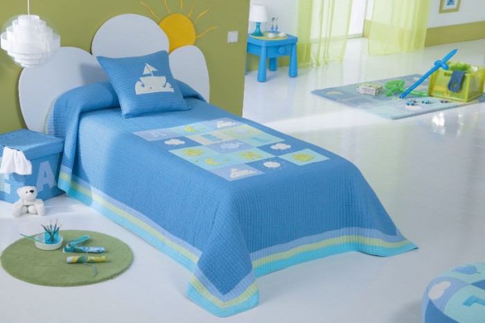 Одеяло в детскую кровать