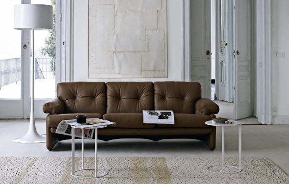 коричневый диван в гостиной фото
