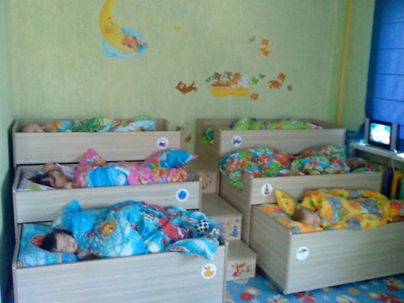 Выдвигающиеся кровати в детском саду