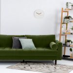 зеленый диван гостиная