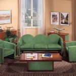 зеленый диван