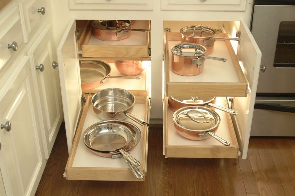 Доводчики и петли для кухонных шкафов – качественная фурнитура
