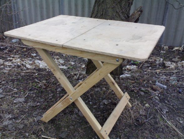 Смотри, как можно сделать удобный и стильный столик для пикника