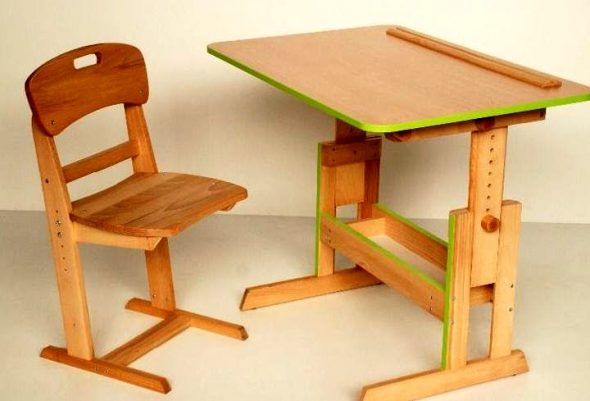 деревянный стул для школьника