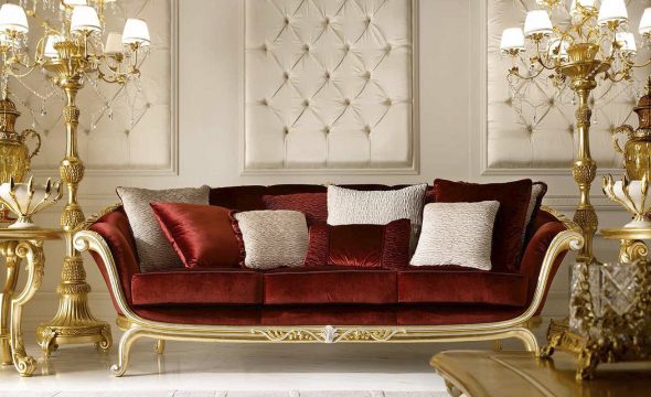 диван с золотым декором